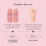 Signature Curl Shampoo aplicación en rizos definidos